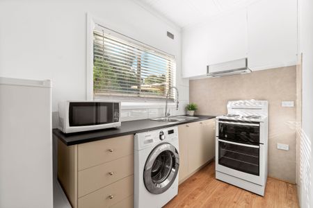 Stylish Fully Furnished 1-Bedroom Unit in a Prime Wantirna South Location - Photo 2