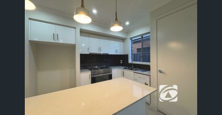 MODERN FAMILY HOME OFFERING COMFORT AND CONVENIENCE - Photo 5