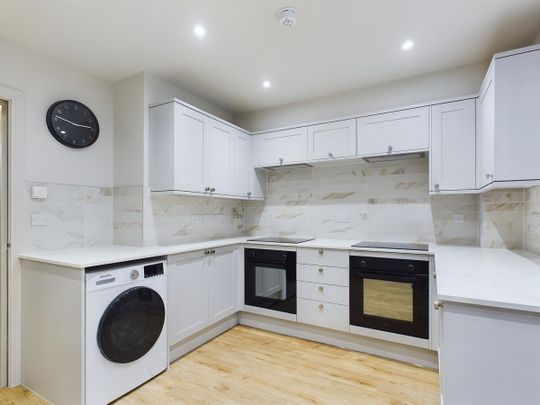 Filton Avenue, Filton - Photo 1