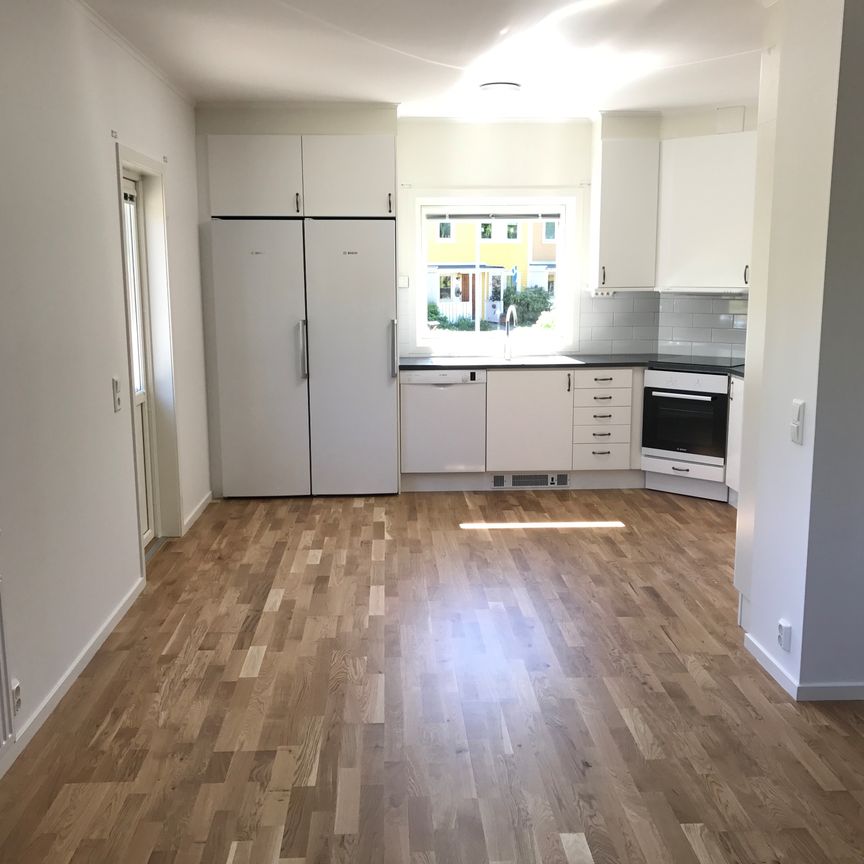 Vingåkersvägen 17 A - Photo 1