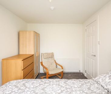 1 bedroom ground floor flat to rent - Photo 3