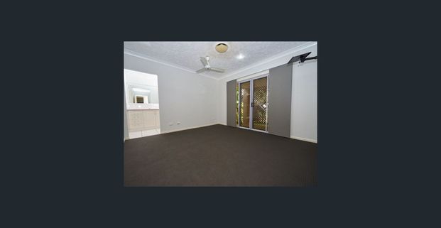 LARGE 4 BEDROOM HOUSE IN AN EXCELLENT LOCATION NEXT TO ANNANDALE CENTRAL - Photo 1