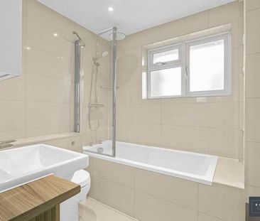 Alexandra Close, Walton-on-thames, Surrey, KT12 - Photo 2