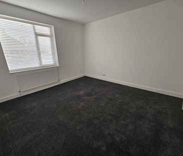 3 bed Terraced - To Let - Photo 5