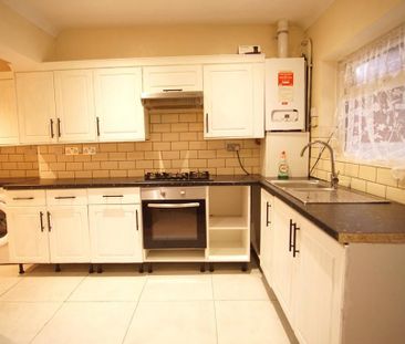 3 bedroom semi-detached house to rent - Photo 3