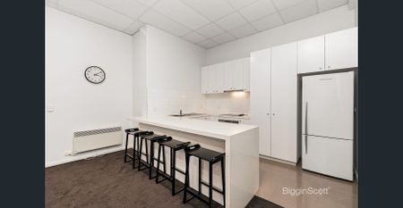 ULTRA-SPACIOUS, FULLY FURNISHED APARTMENT IN ICONIC SKIPPING GIRL DEVELOPMENT! - Photo 3