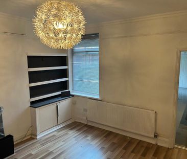 4 bedroom terraced house to rent - Photo 1