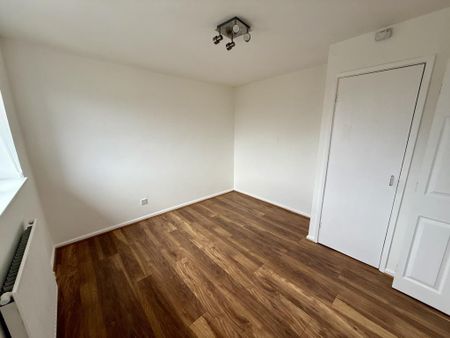 2 bedroom end of terrace house to rent - Photo 3
