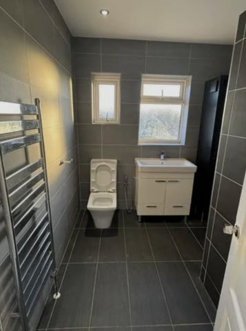 4 bedroom terraced house to rent - Photo 5