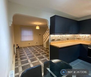 2 bedroom terraced house to rent - Photo 1