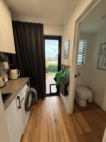 Beautifully renovated inside and out - quiet & secure sought after estate in central Robina - Photo 3