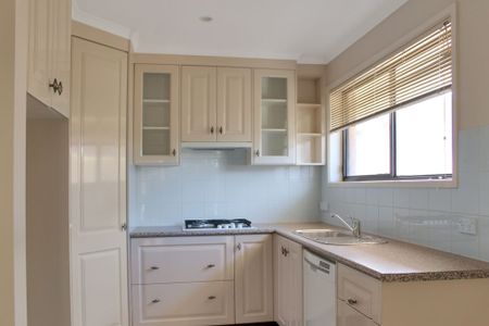 TIDY UNIT IN PRIME LOCATION - Photo 4