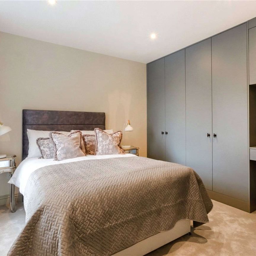 Trinity Road, London, SW18 3SN - Photo 1