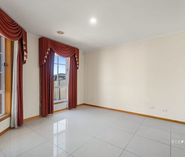 Spacious Family Home in Prime St Albans Location - Photo 6