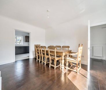 4 bedroom detached house to rent - Photo 4