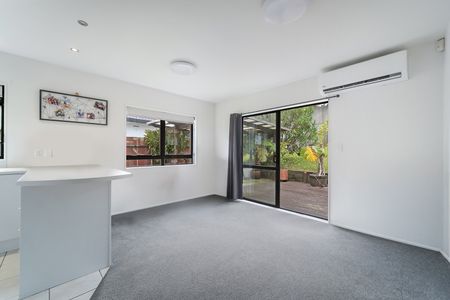 Spacious, Modern Living with Fantastic Outdoor Entertaining - Photo 4