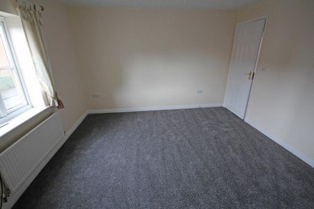 4 bedroom detached house to rent - Photo 3