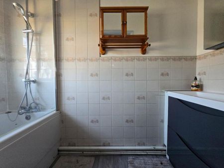 3 bedroom terraced house to rent - Photo 5