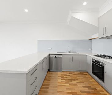 Bright and private! - Photo 1