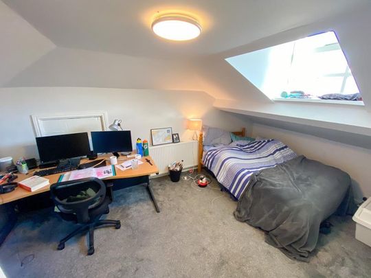 4 bedroom flat to rent - Photo 1