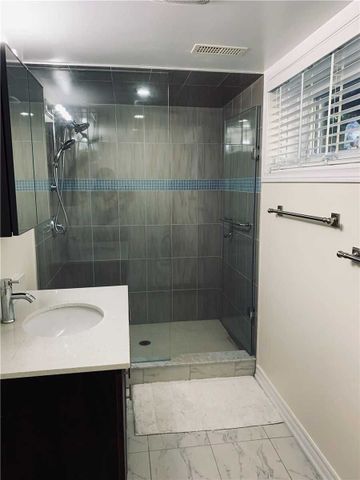 For Lease - 32 Caronport Crescent, Toronto, Ontario - Photo 4