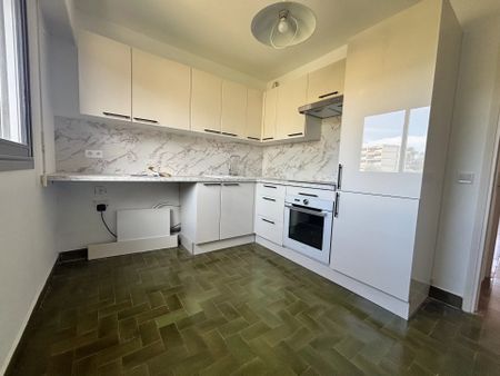 Location Appartement 3 pièces 61m² ANTIBES 06600 - Photo 2