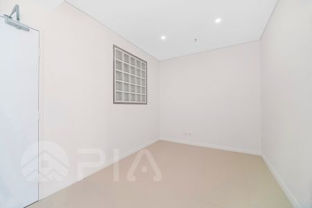 Modern 2 Bedroom Apartment with Study close to amenities For Lease - Photo 2