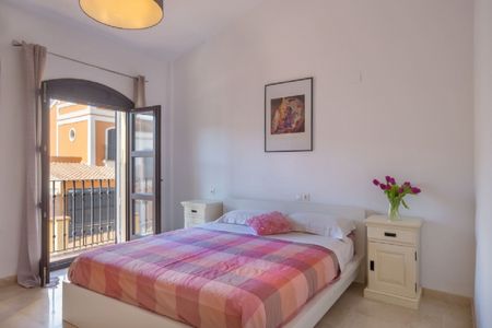 4 Bedroom Townhouse For Rent in Guadalmina Alta, Málaga - Photo 2