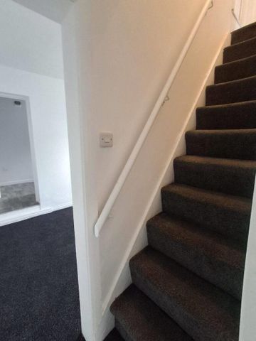 2 bedroom end of terrace house to rent - Photo 3
