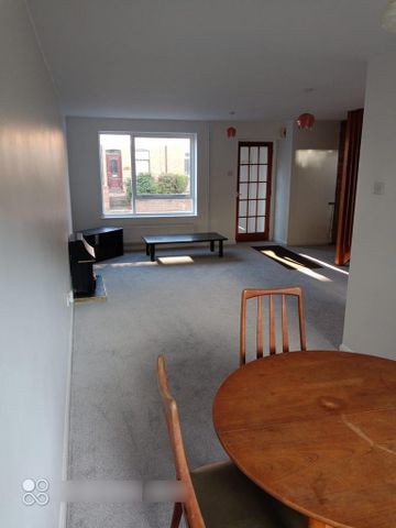 3 bedroom end of terrace house to rent - Photo 2
