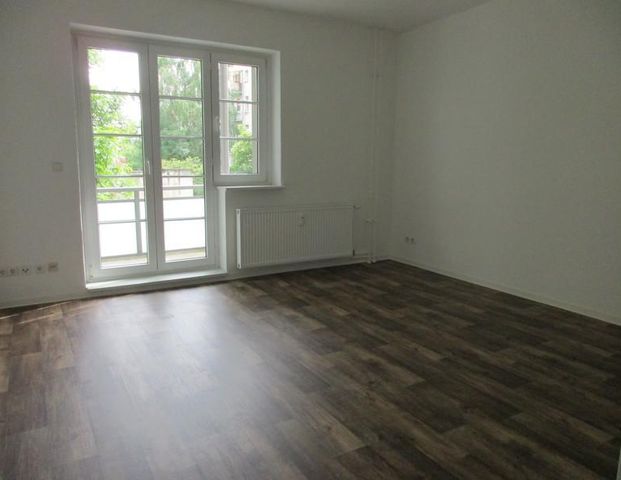Alles was man braucht: ca 30 m2 Wohnzimmer+ ca 8,5 m2 großem Balkon! - Photo 1