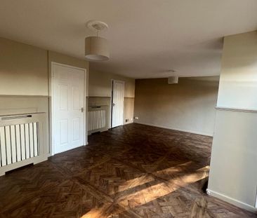 SPACIOUS THREE BEDROOM HOME IN POPULAR SOUGHT AFTER AREA JUST BECOM... - Photo 1