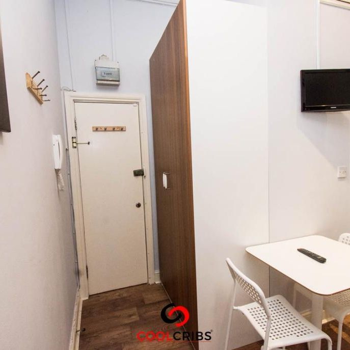 Studio to rent - Photo 1