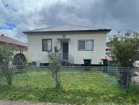 Four Bedroom&comma; Family Home&excl; - Photo 2