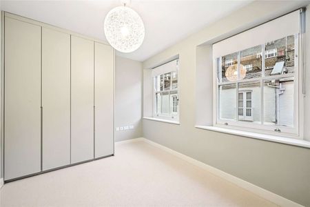 A three bedroom, recently refurbished mews house conveniently located in the heart of South Kensington - Photo 4