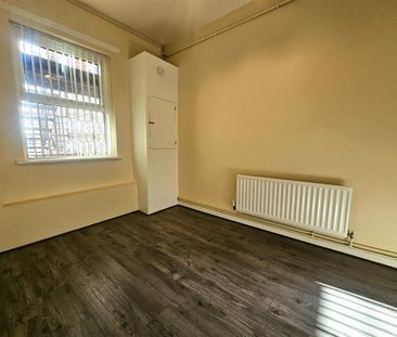 Flat 1, 20 Cliftonville Avenue, - Photo 6