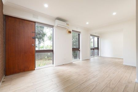 Prime Bell Street Townhouse – Walk to Pentridge Precinct & Merri Creek Trail! - Photo 4