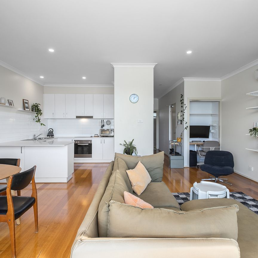 Charming In Leafy O'Connor - Photo 1