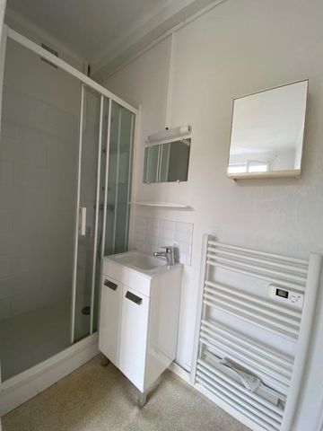 Location Appartement 3 pièces 45m² SAUMUR 49400 - Photo 2