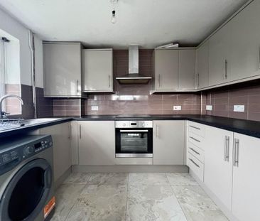 3 bedroom end of terrace house to rent - Photo 6