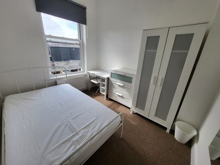 Hulls House, Falmouth - Photo 2