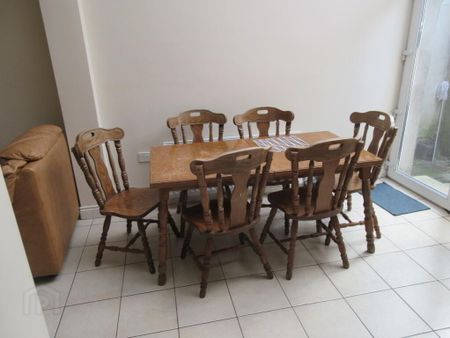 Great 5 Bedroom House, 24 Eblana Street, Botanic Area ~ Behind Queens, Belfast, BT7 1LD - Photo 2