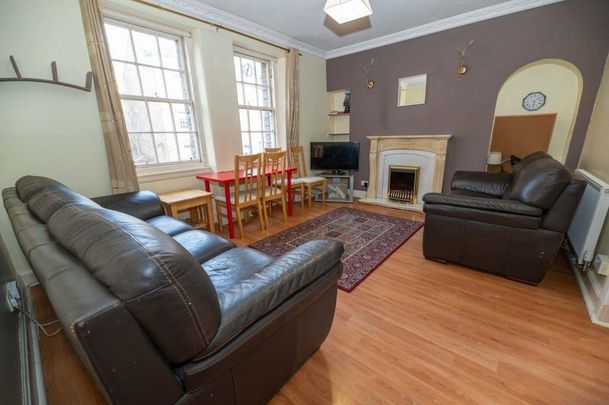 3 bedroom flat to rent - Photo 1