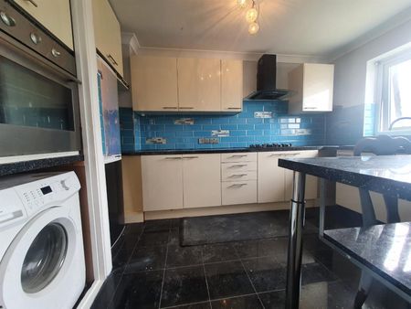 Mandeville Road, Enfield EN3, London - Photo 4