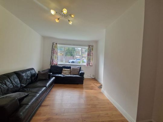 2 bedroom ground floor flat to rent - Photo 1