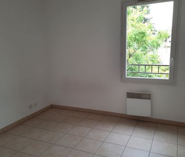 Appartement 3 pièces 62m2 MARSEILLE 13EME 978 euros - Photo 3