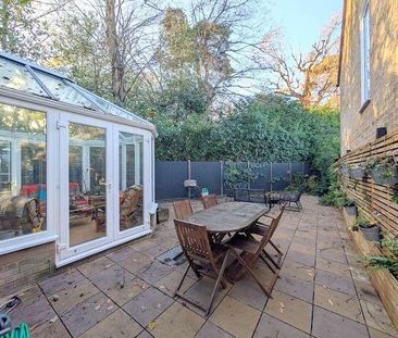 Larksfield, Englefield Green, Egham, TW20 - Photo 1