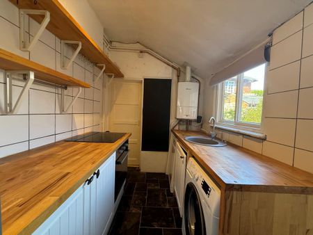 3 bedroom terraced house to rent - Photo 5