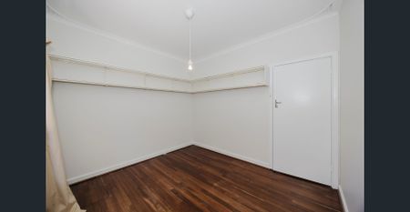 Large Family Home in Quiet Street - Freshly Painted Throughout! - Photo 2