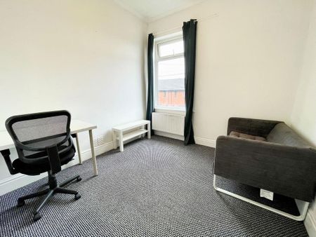 3 bedroom semi-detached house to rent - Photo 5